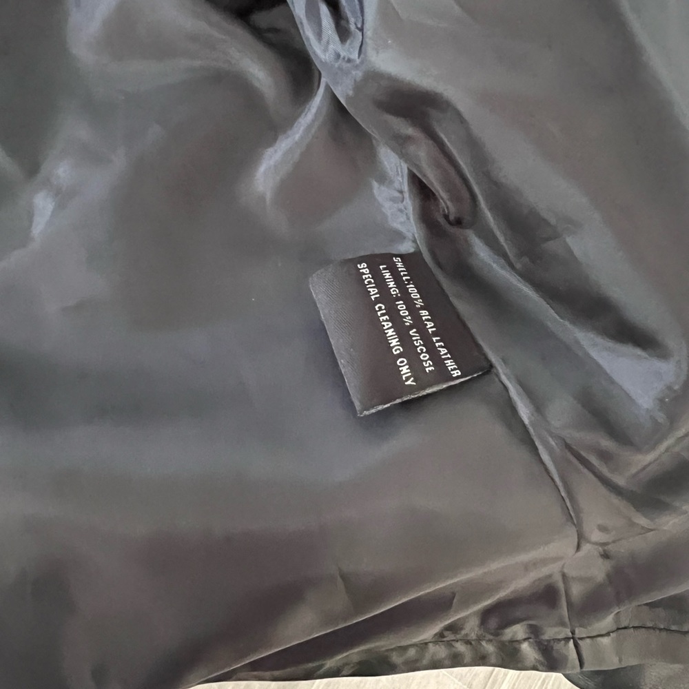 Real leather women’s jacket. Never worn XL or women’s size 12 - Picture 3 of 6